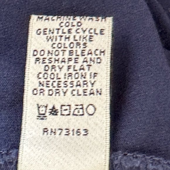 Neiman Marcus sz lg top in navy with a ribbon accent on the back - Picture 14 of 14